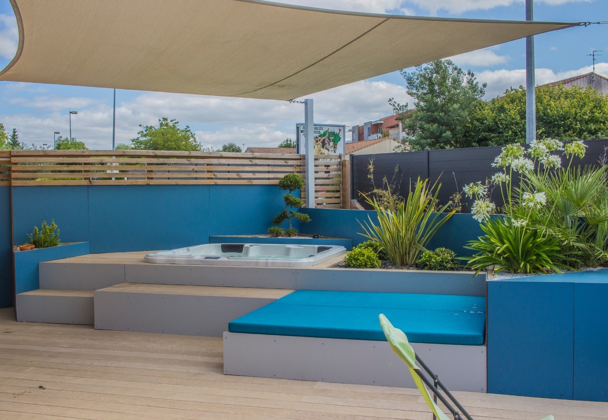 Garden development as a whole with spa and dining areas Garden development as a whole with spa and dining areas